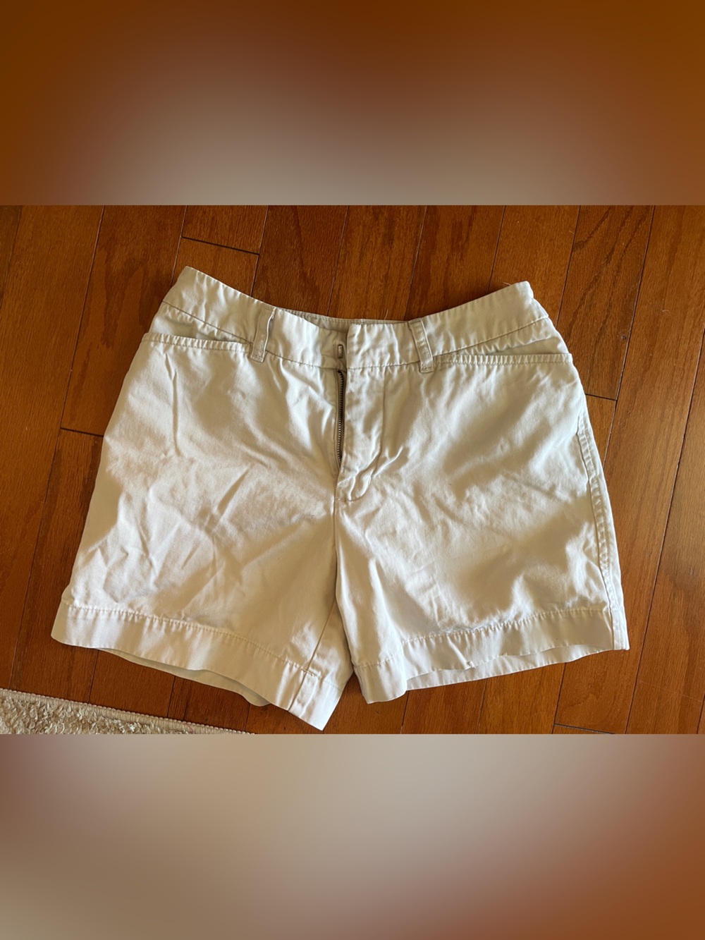 Women’se Cream Casual Shorts